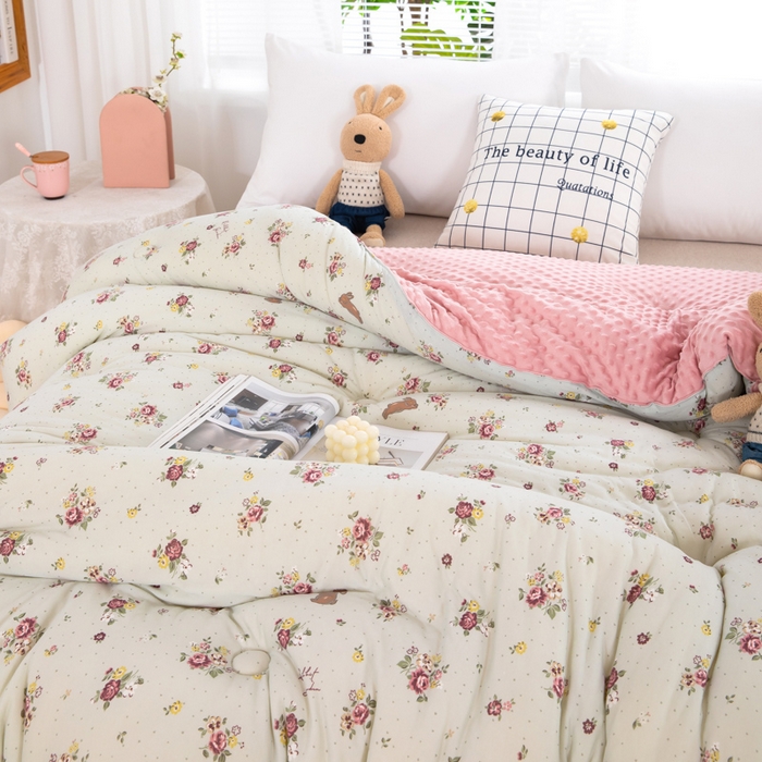 91家纺网 家纺一手货源 找家纺 天瑜家纺2023新款针织豆豆绒冬被系列 小茶花