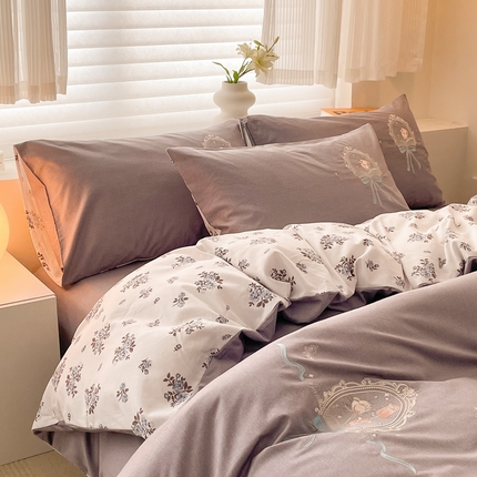 91家纺网 家纺一手货源 找家纺 蜜柚 2024新款全棉高支高密活性磨毛小清新绣花四件套 薰衣草