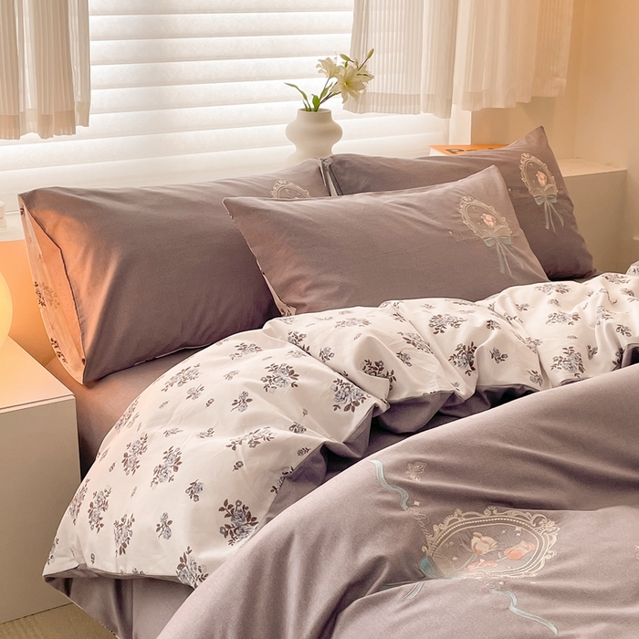 91家纺网 家纺一手货源 找家纺 蜜柚 2024新款全棉高支高密活性磨毛小清新绣花四件套 薰衣草