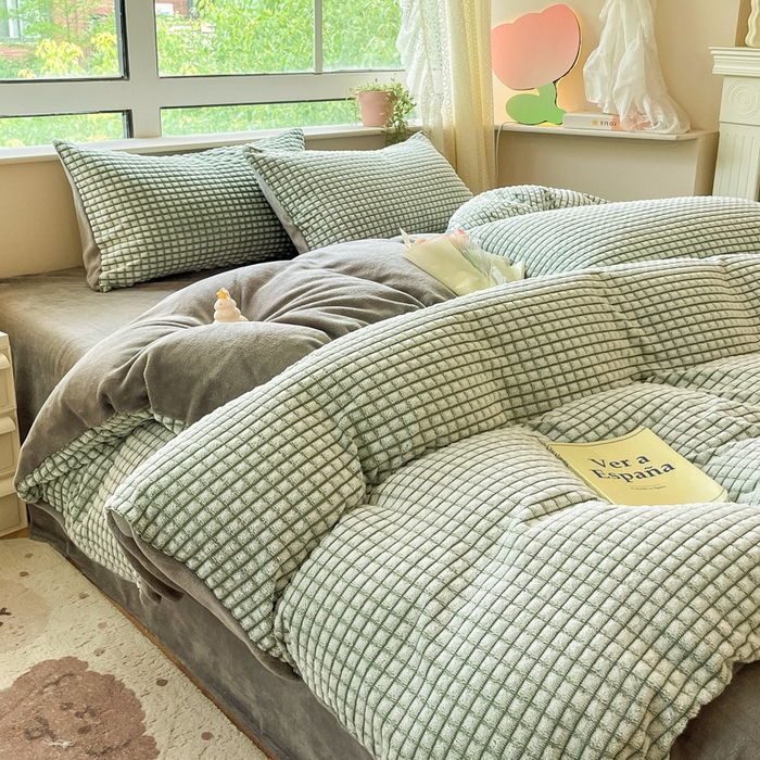 91家纺网 家纺一手货源 找家纺 慕澄家纺 2024简约款剪花牛奶绒四件套 简约-绿