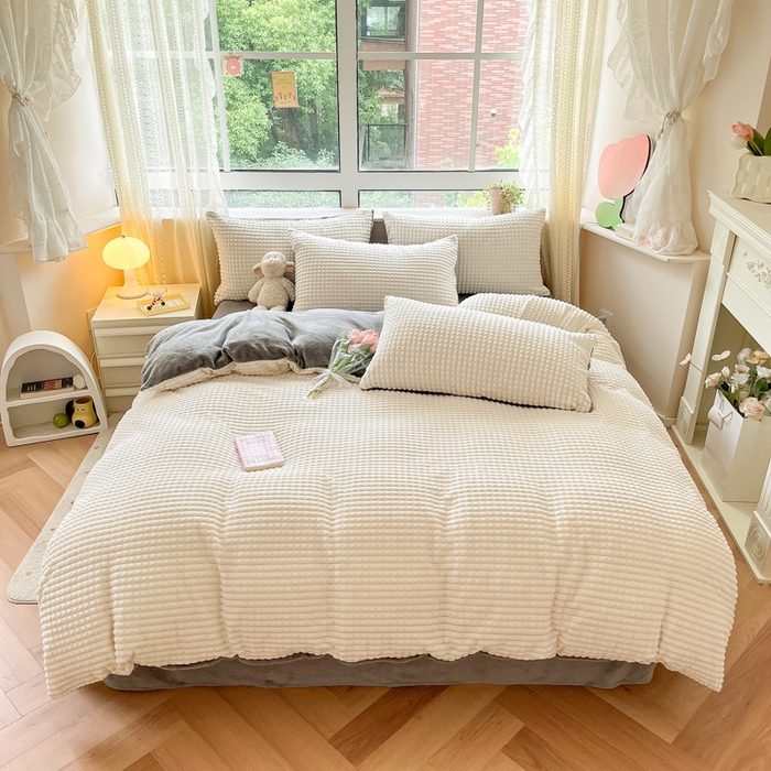 91家纺网 家纺一手货源 找家纺 慕澄家纺 2024简约款剪花牛奶绒四件套 简约-白