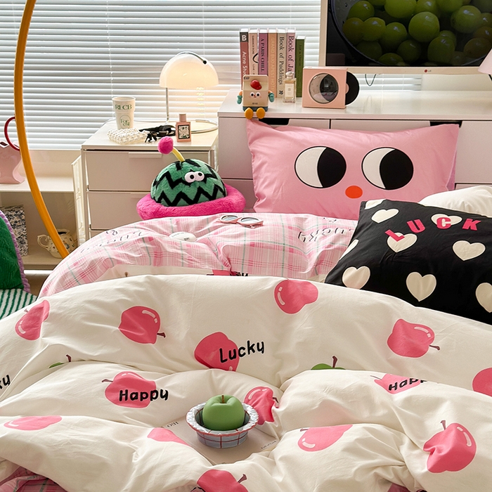 91家纺网 家纺一手货源 找家纺 昔可家纺 2023新款全棉大版数码枕套四件套 粉粉苹果