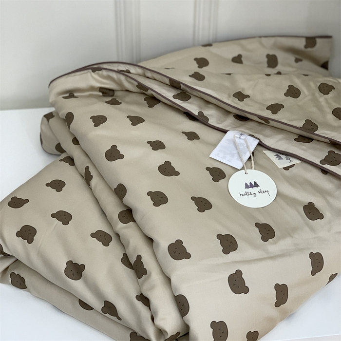 91家纺网 家纺一手货源 找家纺 汇庭 2023雅棉2.0夏被 摩卡小熊