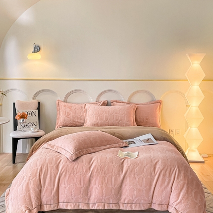 金麦家纺 2023新款舒适320克烂花牛奶绒四件套 典雅豆沙