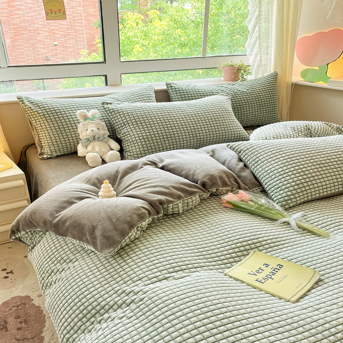 91家纺网 家纺一手货源 找家纺 慕澄家纺 2024简约款剪花牛奶绒四件套 简约-绿