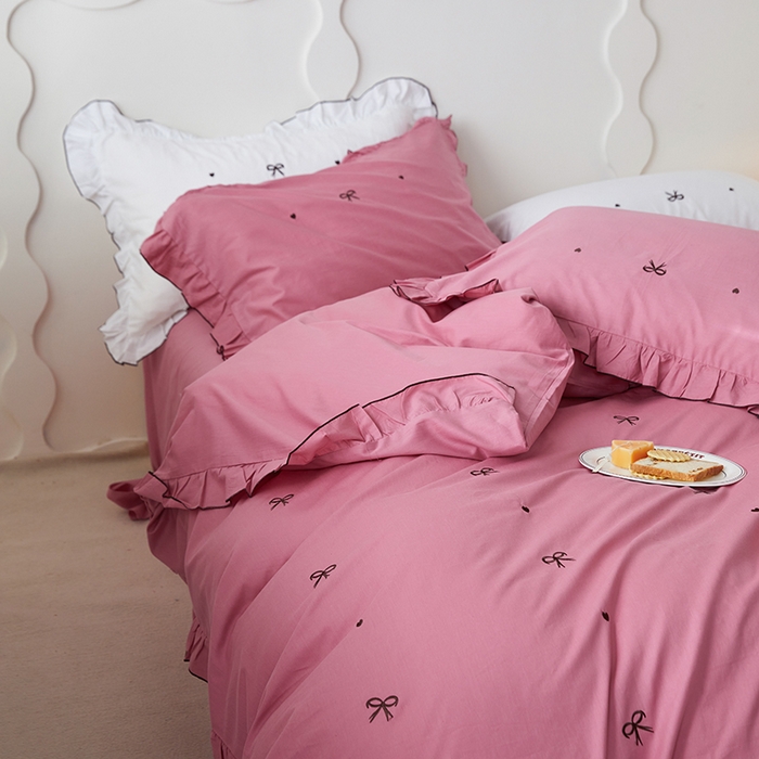 91家纺网 家纺一手货源 找家纺 梦可莱家居 2023新款韩版花边刺绣洛丽塔四件套 洛丽塔-玫红色