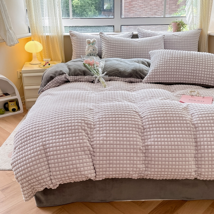 91家纺网 家纺一手货源 找家纺 慕澄家纺 2024简约款剪花牛奶绒四件套 简约-紫