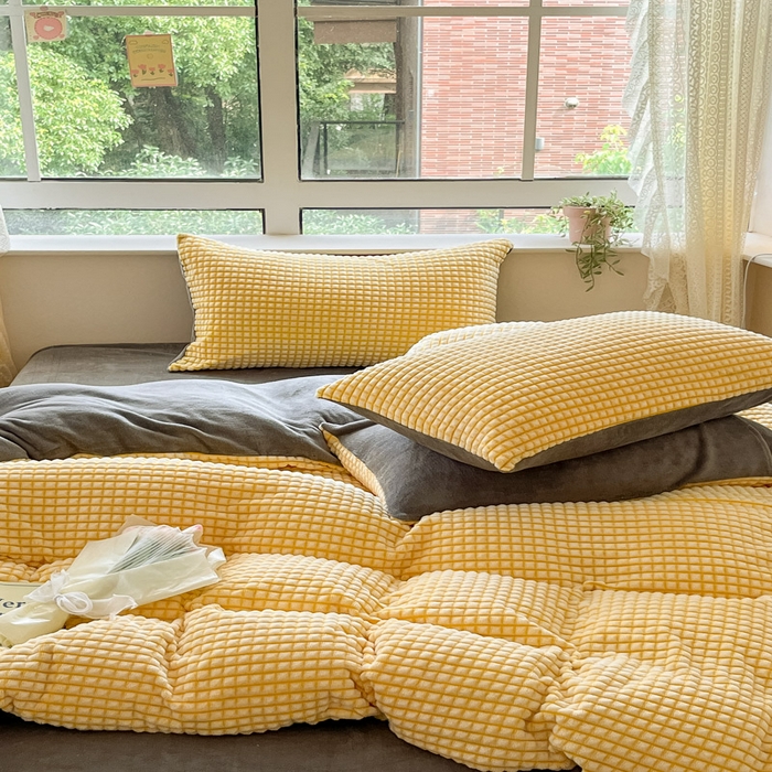 91家纺网 家纺一手货源 找家纺 慕澄家纺 2024简约款剪花牛奶绒四件套 简约-黄