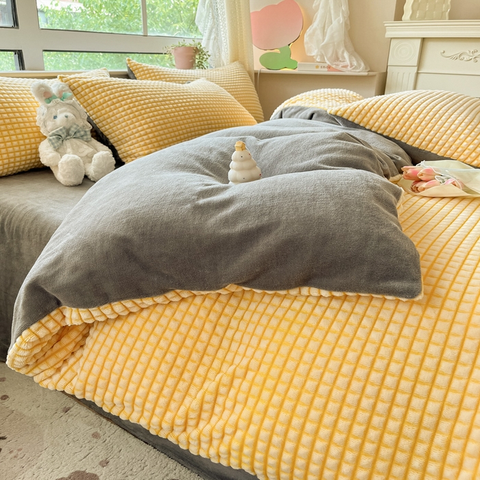 91家纺网 家纺一手货源 找家纺 慕澄家纺 2024简约款剪花牛奶绒四件套 简约-黄