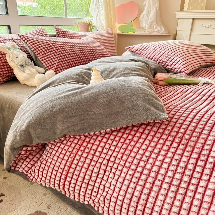 91家纺网 家纺一手货源 找家纺 慕澄家纺 2024简约款剪花牛奶绒四件套 简约-红