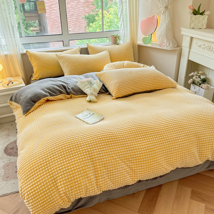 91家纺网 家纺一手货源 找家纺 慕澄家纺 2024简约款剪花牛奶绒四件套 简约-黄