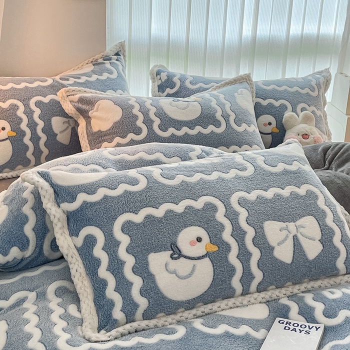 91家纺网 家纺一手货源 找家纺 川悦生活 2023新款立体雪花绒宽边四件套 宽边快乐鸭鸭