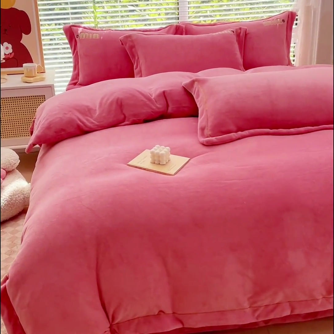 91家纺网 家纺一手货源 找家纺 梦可莱2023新款迷妮绣花牛奶绒四件套 豆沙