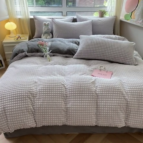 91家纺网 家纺一手货源 找家纺 慕澄家纺 2024简约款剪花牛奶绒四件套 简约-紫