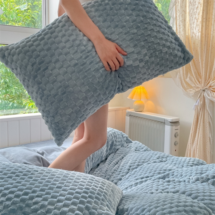 91家纺网 家纺一手货源 找家纺 欧邦 爆款A类金龟绒提花豆豆绒牛奶绒单被套四件套 海洋蓝