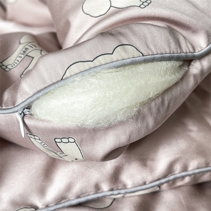 91家纺网 家纺一手货源 找家纺 汇庭 2023新款雅棉春秋被-棚拍 多多象粉