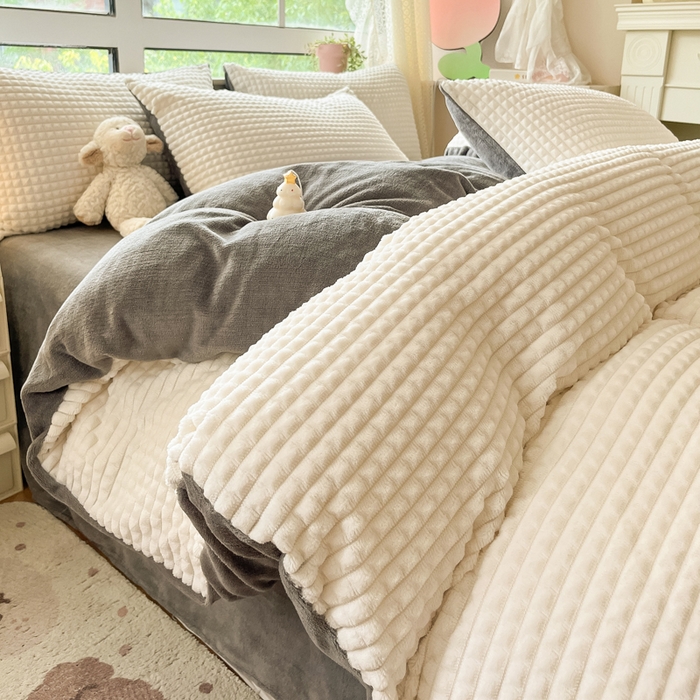 91家纺网 家纺一手货源 找家纺 慕澄家纺 2024简约款剪花牛奶绒四件套 简约-白