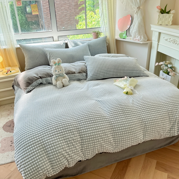 91家纺网 家纺一手货源 找家纺 慕澄家纺 2024简约款剪花牛奶绒四件套 简约-蓝