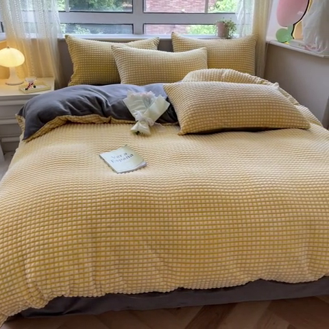 91家纺网 家纺一手货源 找家纺 慕澄家纺 2024简约款剪花牛奶绒四件套 简约-黄