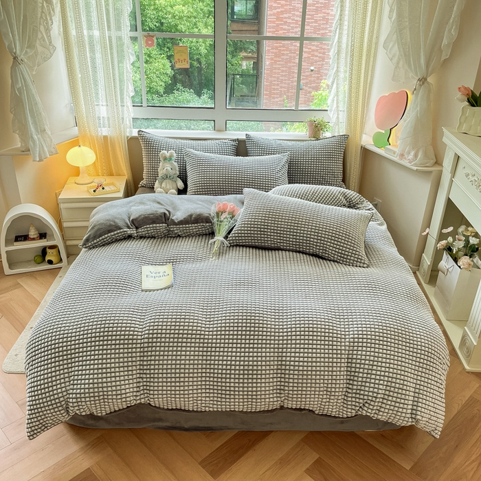 91家纺网 家纺一手货源 找家纺 慕澄家纺 2024简约款剪花牛奶绒四件套 简约-灰