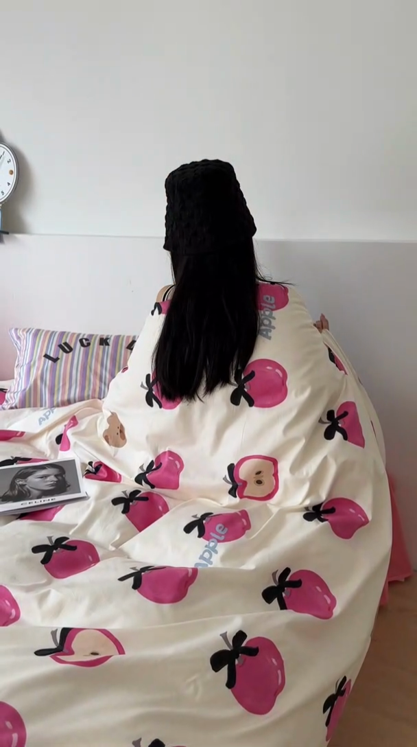 91家纺网 家纺一手货源 找家纺 昔可家纺 2023新款全棉大版数码枕套四件套 蝴蝶结苹果