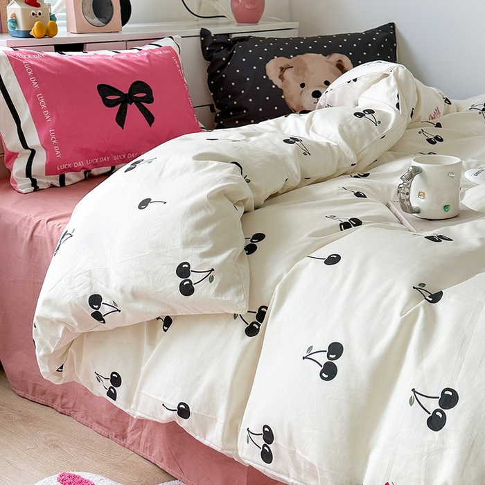 91家纺网 家纺一手货源 找家纺 昔可家纺 2023新款全棉大版数码枕套四件套 黑色樱桃