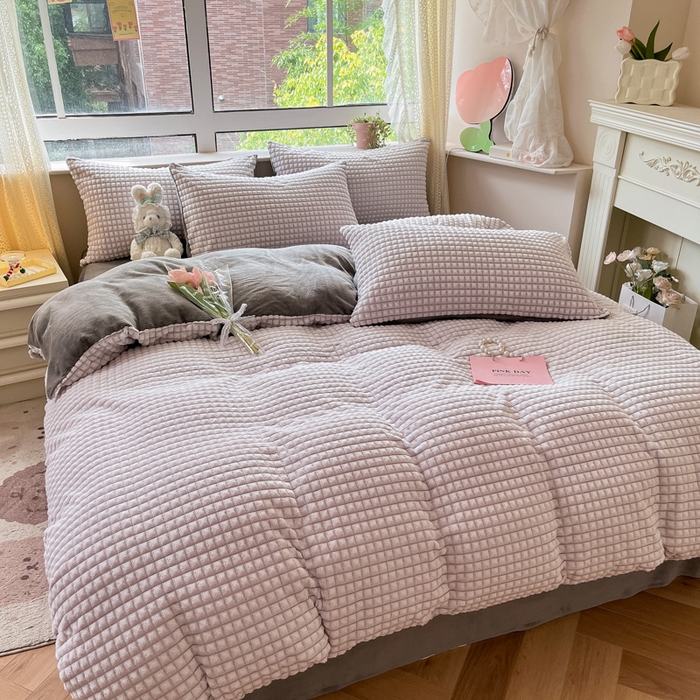 91家纺网 家纺一手货源 找家纺 慕澄家纺 2024简约款剪花牛奶绒四件套 简约-紫