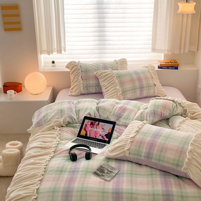 91家纺网 家纺一手货源 找家纺 金奇达家纺 2023新款【南法庄园】婴肤绒四件套 奶油格紫