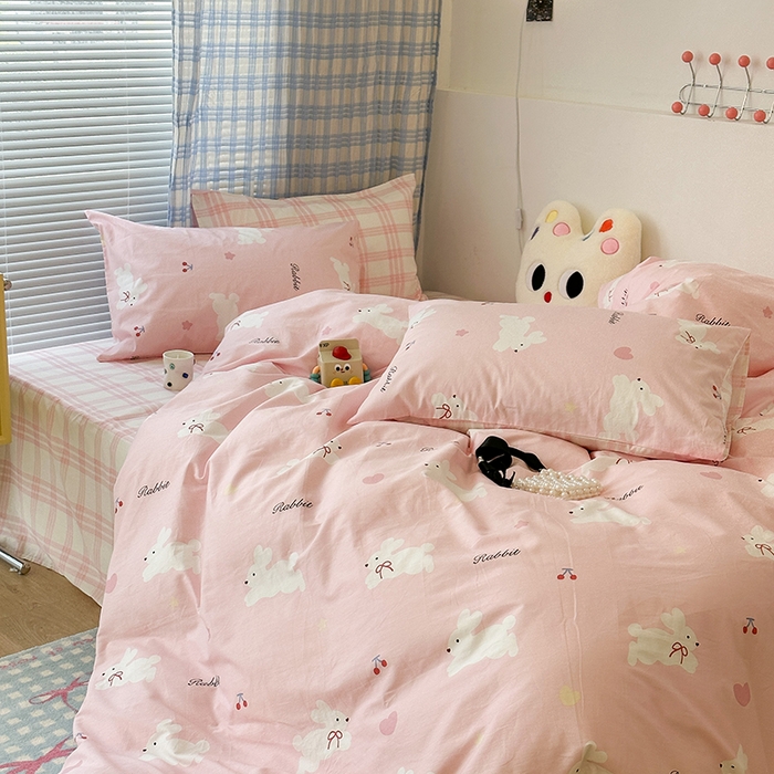 91家纺网 家纺一手货源 找家纺 昔可家纺 2023新款全棉卡通动物印花四件套 丝带小兔粉