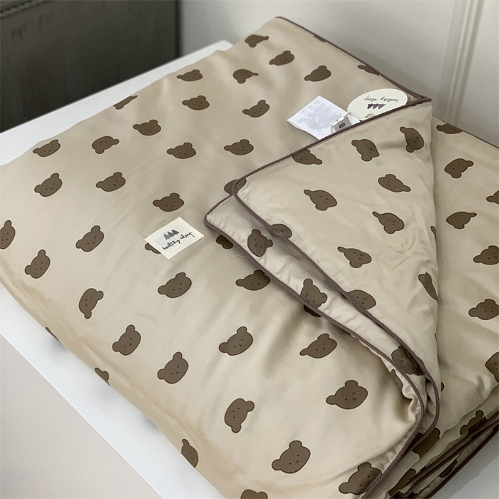 91家纺网 家纺一手货源 找家纺 汇庭 2023雅棉2.0夏被 摩卡小熊