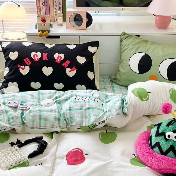 91家纺网 家纺一手货源 找家纺 昔可家纺 2023新款全棉大版数码枕套四件套 红绿苹果