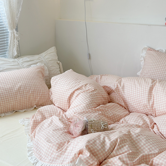 91家纺网 家纺一手货源 找家纺 昔可家纺 2023新款全棉花边款小格子四件套 粉粉格
