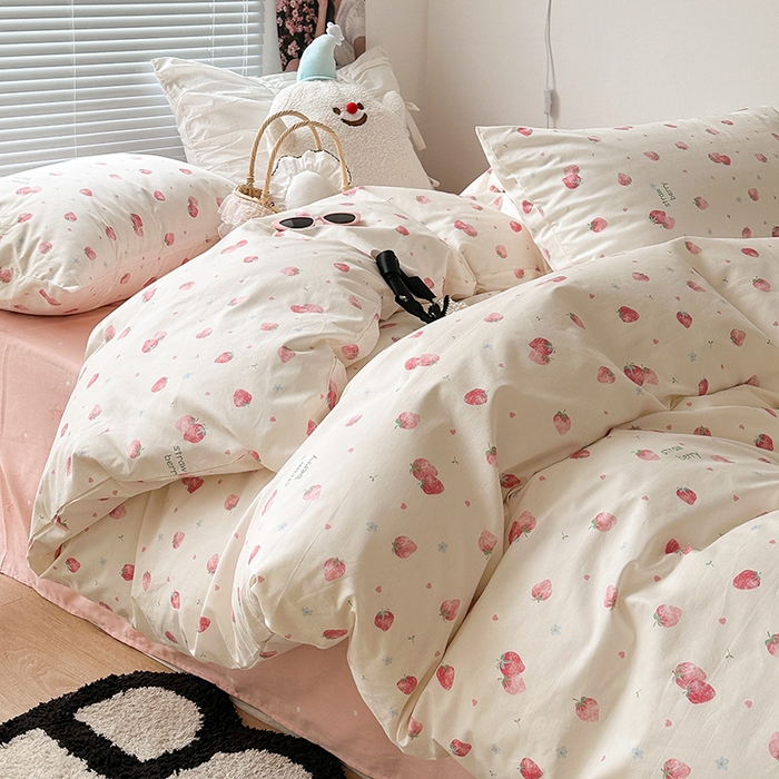 91家纺网 家纺一手货源 找家纺 昔可家纺 2023新款全棉治愈风小碎花四件套 少女粉草莓