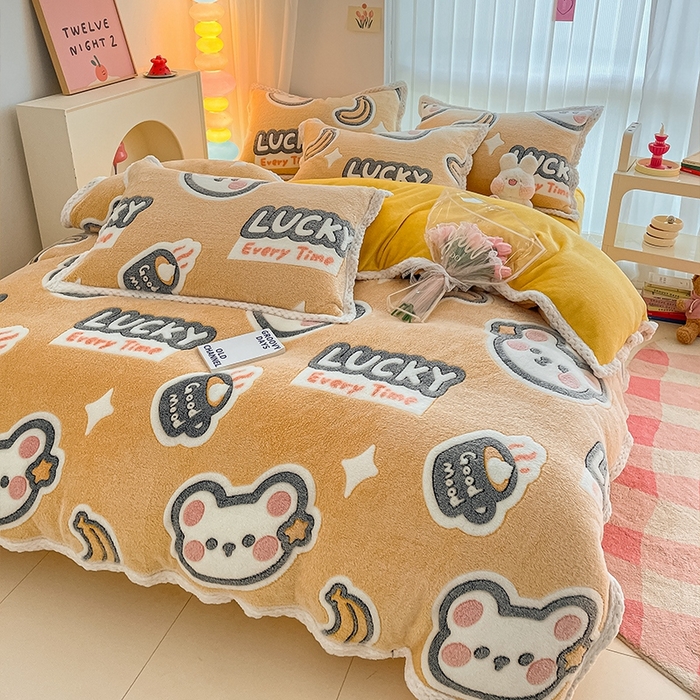 91家纺网 家纺一手货源 找家纺 川悦生活 2023新款立体雪花绒宽边四件套 宽边好味熊