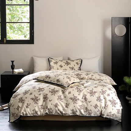 91家纺网 家纺一手货源 找家纺 昔可家纺 2023新款全棉复古风黑花边四件套（风格一） 巴黎画染