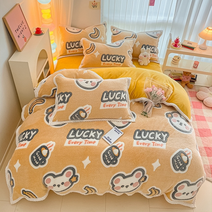 91家纺网 家纺一手货源 找家纺 川悦生活 2023新款立体雪花绒宽边四件套 宽边好味熊