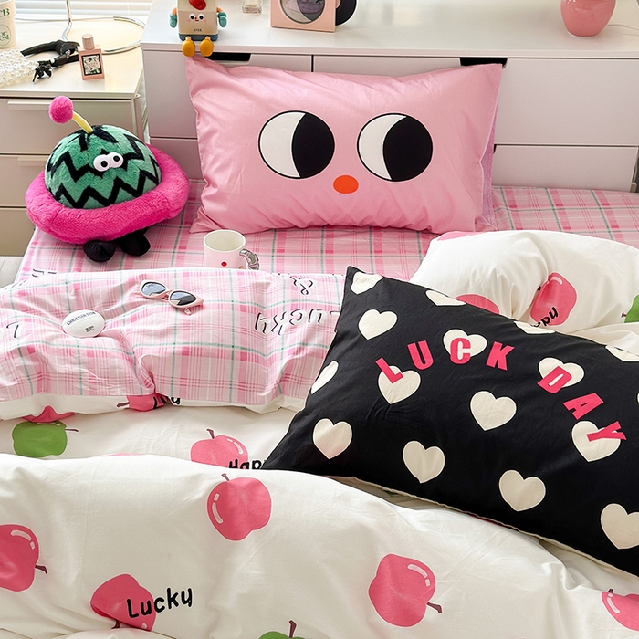 91家纺网 家纺一手货源 找家纺 昔可家纺 2023新款全棉大版数码枕套四件套 粉粉苹果