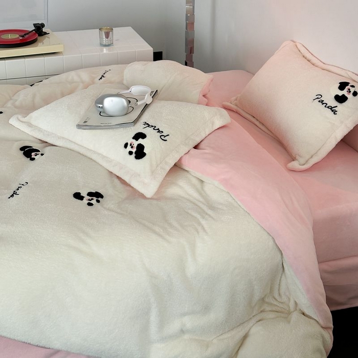 91家纺网 家纺一手货源 找家纺 （总）萝莉家纺 2023新款冬季加厚软绵绵的泰迪绒美丽绒毛巾绣牛奶绒四件套