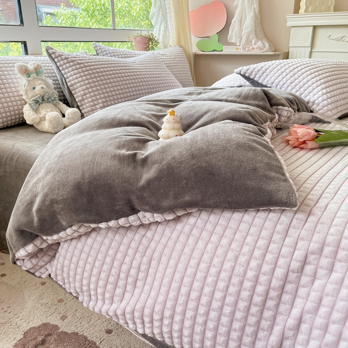 91家纺网 家纺一手货源 找家纺 慕澄家纺 2024简约款剪花牛奶绒四件套 简约-紫