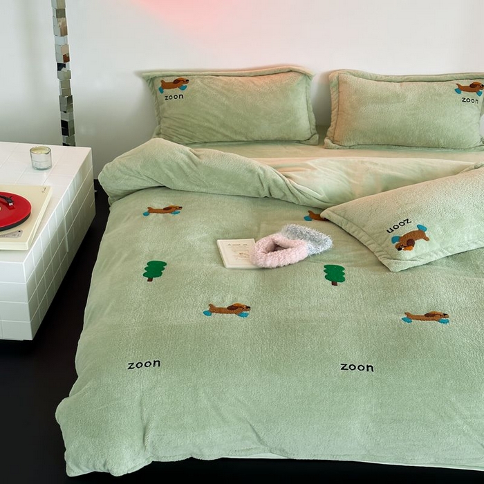 91家纺网 家纺一手货源 找家纺 萝莉家纺 2023新款冬季加厚软绵绵的泰迪绒美丽绒毛巾绣牛奶绒四件套 快乐狗