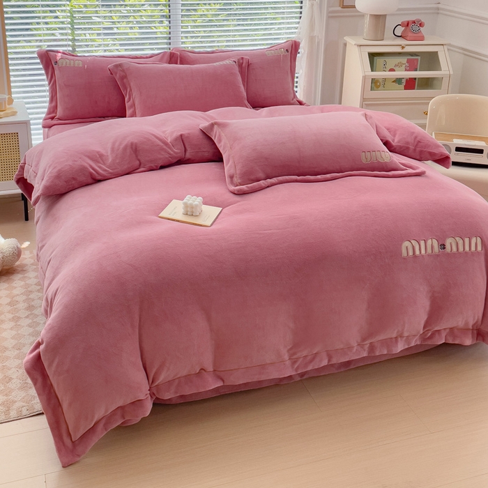 91家纺网 家纺一手货源 找家纺 梦可莱2023新款迷妮绣花牛奶绒四件套 豆沙