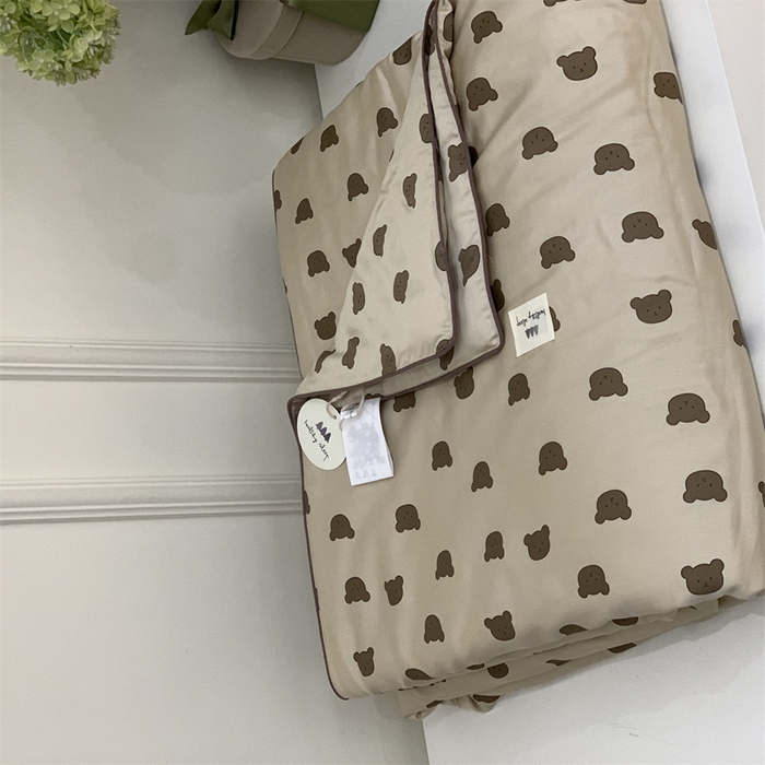 91家纺网 家纺一手货源 找家纺 汇庭 2023雅棉2.0夏被 摩卡小熊