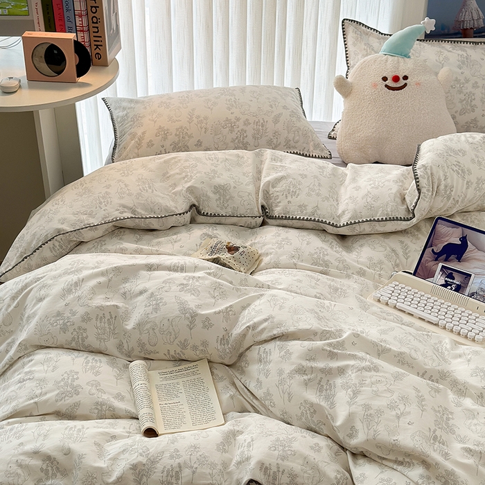 91家纺网 家纺一手货源 找家纺 2023新款全棉印花贝壳三角针四件套 素描小卡通灰