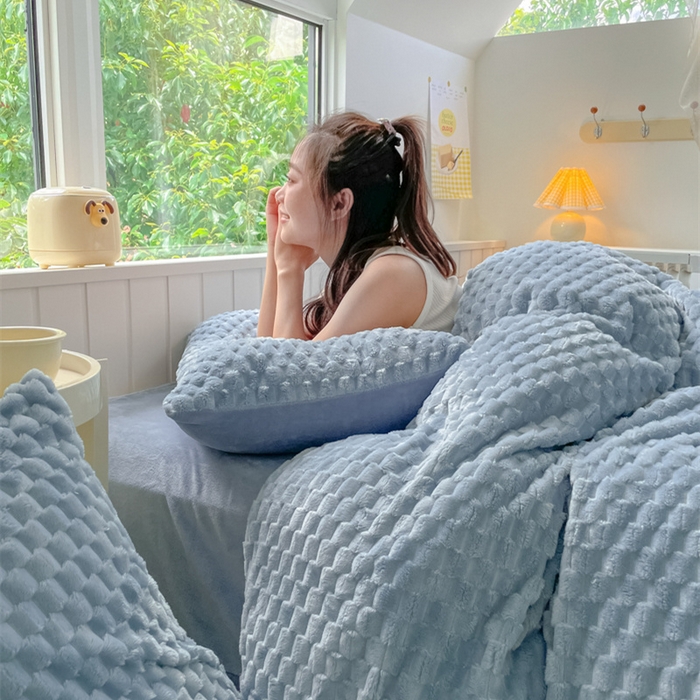 91家纺网 家纺一手货源 找家纺 欧邦 爆款A类金龟绒提花豆豆绒牛奶绒单被套四件套 海洋蓝