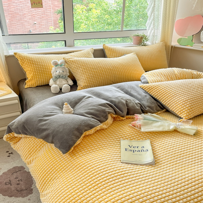 91家纺网 家纺一手货源 找家纺 慕澄家纺 2024简约款剪花牛奶绒四件套 简约-黄