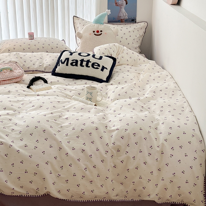 91家纺网 家纺一手货源 找家纺 2023新款全棉印花贝壳三角针四件套 紫色小小樱桃