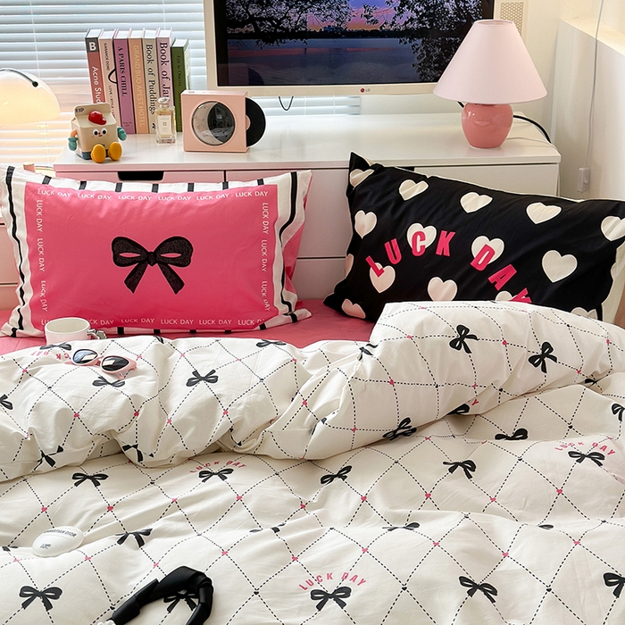 91家纺网 家纺一手货源 找家纺 昔可家纺 2023新款全棉大版数码枕套四件套 菱形蝴蝶结