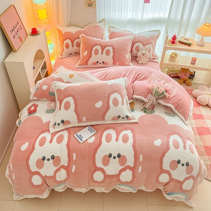 91家纺网 家纺一手货源 找家纺 川悦生活 2023新款立体雪花绒宽边四件套 宽边幸运小兔