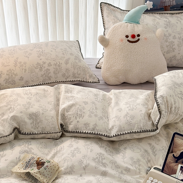 91家纺网 家纺一手货源 找家纺 2023新款全棉印花贝壳三角针四件套 素描小卡通灰