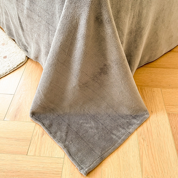 91家纺网 家纺一手货源 找家纺 慕澄家纺 2024简约款剪花牛奶绒四件套 简约-红